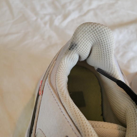 Nike Legend Essential 2 Womens Training Shoe White Yellow CQ9545-107 Size 7.5 - Picture 6 of 8